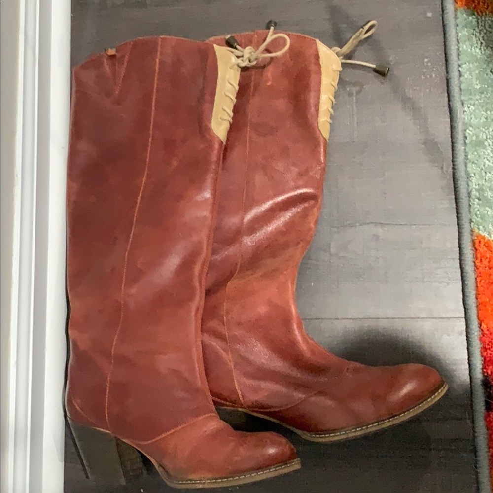 Size 38 Holding Horses red boots